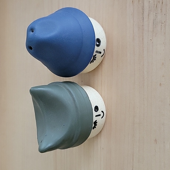 Lapid Pottery Israel Winky Eye Salt & Pepper Shakers - Picture 2 of 4